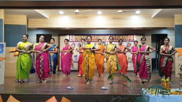 Students of Vivekanand English High School, Kurla perform a folk dance(HT Photo)