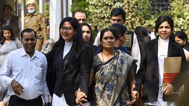 Asha Devi, mother of the 2012 Delhi gang rape victim and her father Badrinath Singh along with their lawyers at Patiala House Court after Delhi court ordered the four convicts in the gang-rape case will be hanged at 5.30 am on March 20.(Burhaan Kinu/HT Photo)