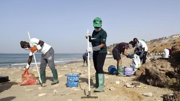 Doctors later told Kawar that the syringes came from infectious-disease units and should have been incinerated, according to him. “Something had to be done,” Kawar said, gazing at a group of volunteers heading towards the beach. Some 200 volunteers of all ages and several nationalities braved the sun to remove the medical waste.  (Seyllou / AFP) 