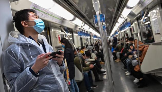 Passengers wearing face masks travel on a subway train in Shanghai on March 5, 2020. (AFP photo) Passengers wearing face masks travel on a subway train in Shanghai on March 5, 2020. (AFP photo)