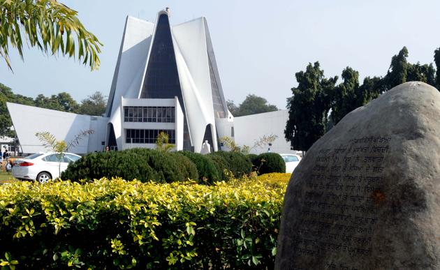 The PUTA members sat on a dharna against the Punjabi University administration despite unfavourable weather conditions. (Bharat Bhushan/HT) The PUTA members sat on a dharna against the Punjabi University administration despite unfavourable weather conditions. (Bharat Bhushan/HT)