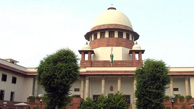 The Constitution bench of the Supreme Court will look at the controversy around its previous judgements.(Sunil Saxena/HT File Photo)