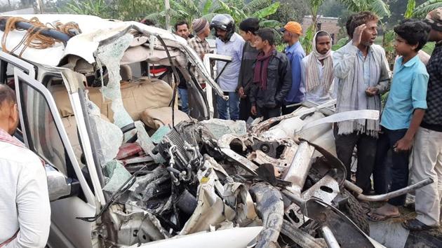 At least 12 people died in a road accident on a highway in Bihar on Saturday.(HT Photo) At least 12 people died in a road accident on a highway in Bihar on Saturday.(HT Photo)