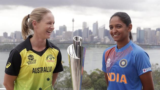 Cricket captains Meg Lanning of Australia, left, and Harmanpreet Kaur of India.(AP)