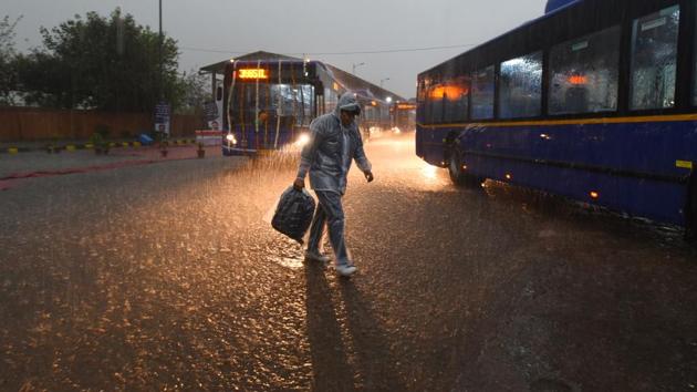 A commuter walks in a raincoat during heavy rainfall at Rajghat Bus Depot. According to the System of Air Quality and Weather Forecasting and Research (SAFAR), the Central government’s air quality monitoring and forecasting wing, good winds and rain had kept the air quality in check over the past few days. “SAFAR model suggests an improvement in AQI to the lower end of satisfactory to ‘good’ category by Saturday,” it said. (Raj K Raj / HT Photo) A commuter walks in a raincoat during heavy rainfall at Rajghat Bus Depot. According to the System of Air Quality and Weather Forecasting and Research (SAFAR), the Central government’s air quality monitoring and forecasting wing, good winds and rain had kept the air quality in check over the past few days. “SAFAR model suggests an improvement in AQI to the lower end of satisfactory to ‘good’ category by Saturday,” it said. (Raj K Raj / HT Photo)