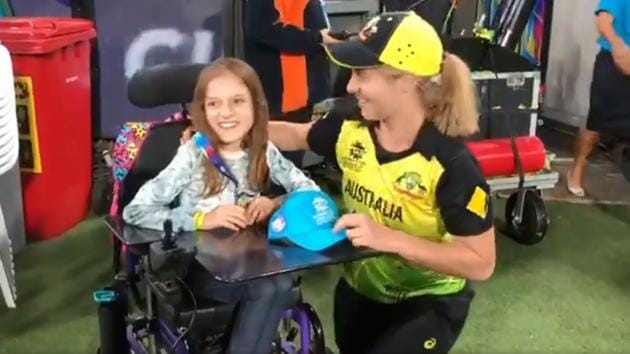 Sophie Molineux with a special fan.(Twitter)