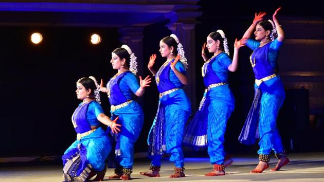 Lata Munshi and her group performed Bharatnatyam. Lata Munshi and her group performed Bharatnatyam.