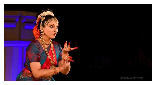 Shrividya performs Mandodari Saptak in Kuchipudi dance style. Shrividya performs Mandodari Saptak in Kuchipudi dance style.