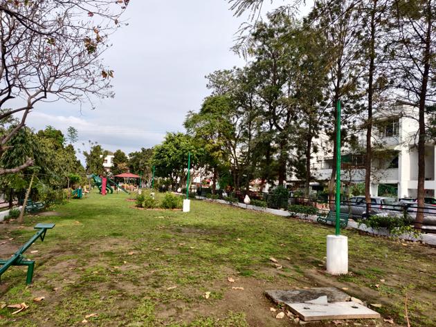 Electric poles have no bulbs in a neighbourhood park besides Sector 38 West market in Chandigarh.(HT photo)