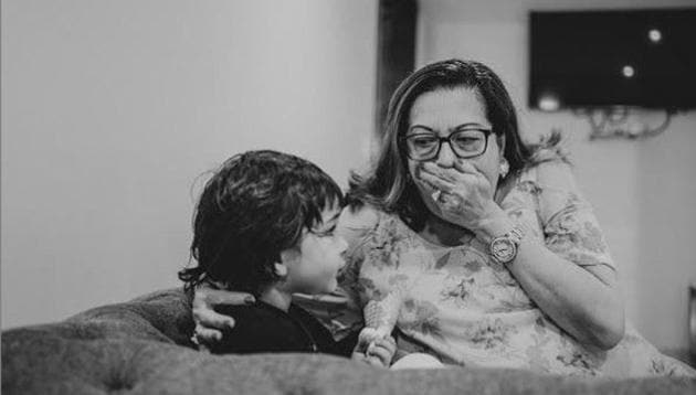 Babita in a pic with her grandson, Taimur.