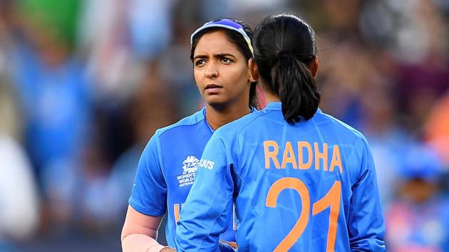 India's captain Harmanpreet Kaur (L) gives instructions to bowler Radha Yadav during the Twenty20 women's World Cup cricket final match between Australia and India in Melbourne on March 8, 2020.(AFP)