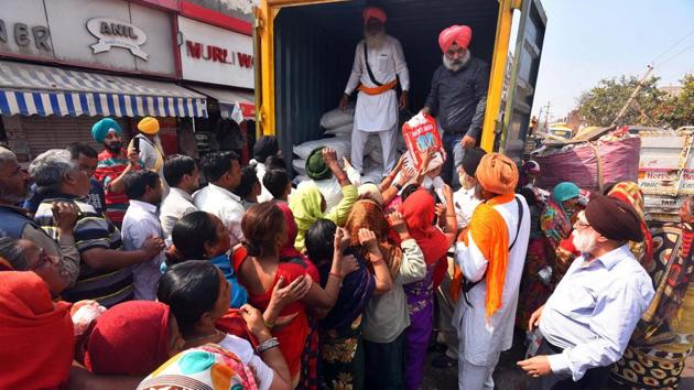 Riot-victims wait in queues during the distribution of food and relief material by Shiromani Akali Dal (SAD), at Shiv Vihar in New Delhi. (Raj K Raj / HT Photo) Riot-victims wait in queues during the distribution of food and relief material by Shiromani Akali Dal (SAD), at Shiv Vihar in New Delhi. (Raj K Raj / HT Photo)