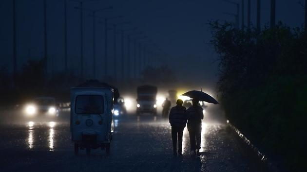 Pedestrians hold umbrellas and vehicles move during rain, in Noida. (Virendra Singh Gosain / HT Photo) Pedestrians hold umbrellas and vehicles move during rain, in Noida. (Virendra Singh Gosain / HT Photo)
