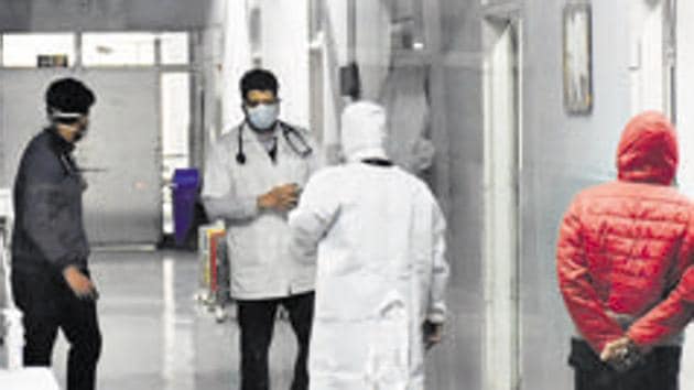 The number of coronavirus cases in India rose to 43 on Monday with four people, including a three-year-old child in Kerala who had returned from Italy, testing positive for the disease, Health Ministry officials said. (Sameer Sehgal/HT Photo (Image for representational purpose)) The number of coronavirus cases in India rose to 43 on Monday with four people, including a three-year-old child in Kerala who had returned from Italy, testing positive for the disease, Health Ministry officials said. (Sameer Sehgal/HT Photo (Image for representational purpose))