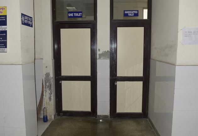 Locked toilets at the community health centre in Ludhiana on Monday.(Gurpreet Singh/HT)