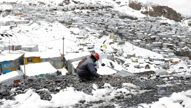 A pallaquera searches for gold as she strikes rocks extracted from a mine. To extract gold from the rocks the men and women use mercury, a toxin which they rinse with melted ice from the glacier. The water flows down the mountain into pools, puddles and rivers. (Nacho Doce / REUTERS) A pallaquera searches for gold as she strikes rocks extracted from a mine. To extract gold from the rocks the men and women use mercury, a toxin which they rinse with melted ice from the glacier. The water flows down the mountain into pools, puddles and rivers. (Nacho Doce / REUTERS)