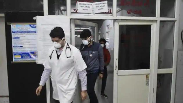 Doctors wearing masks inspection the isolation ward of Guru Nanak Dev Hospital after two Italy returned people have been diagnosed positive of Coronavirus in Amritsar.(Sameer Sehgal/HT File Photo) Doctors wearing masks inspection the isolation ward of Guru Nanak Dev Hospital after two Italy returned people have been diagnosed positive of Coronavirus in Amritsar.(Sameer Sehgal/HT File Photo)