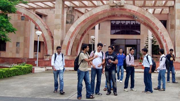 With item Arun Mondhe/HT IIM students outside their institute building in Indore.(Hindustan Times) With item Arun Mondhe/HT IIM students outside their institute building in Indore.(Hindustan Times)