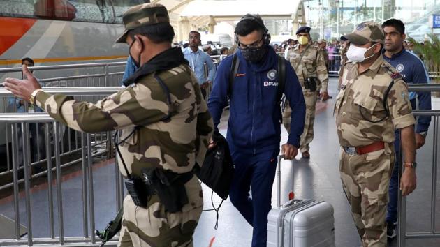 India captain Virat Kohli in Lucknow wearing a mask.(HT Photo)