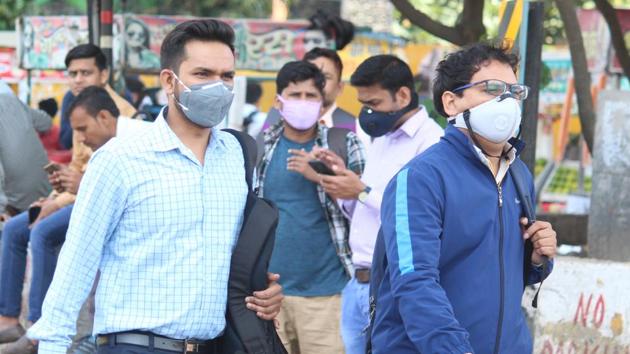 People seen wearing protective masks as a precautionary measure amid rising coronavirus outbreak(Yogendra Kumar/HT PHOTO)