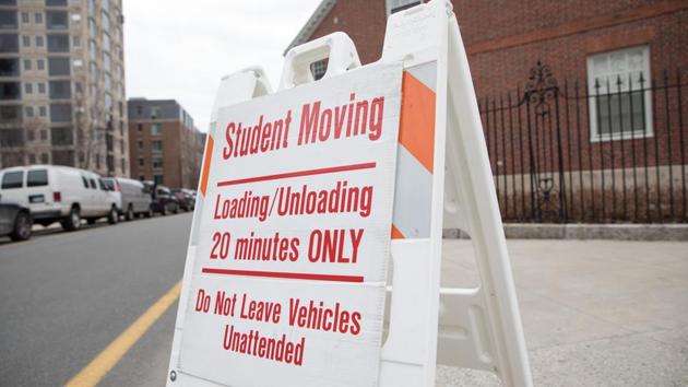 A sign warns students of a twenty minute loading and unloading parking restriction outside Harvard University in Cambridge, Massachusetts, U.S., on Thursday, March 12, 2020. The Indian embassy in Washington has started a helpline for Indian students and others planning to travel to India in view of the new travel restrictions.(Bloomberg)