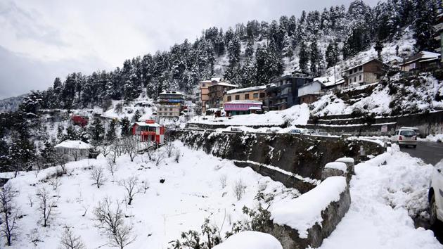Fresh snowfall at Kufri near Shimla on Saturday. (Deepak Sansta /ht) Fresh snowfall at Kufri near Shimla on Saturday. (Deepak Sansta /ht)