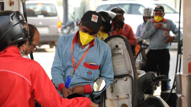 The government had on Saturday hiked excise duty on petrol and diesel by a steep Rs 3 per litre each to garner about Rs 39,000 crore additional revenue as it repeated its 2014-15 act of not passing on gains arising from the slump in international oil prices. (Parveen Kumar/Hindustan Times)