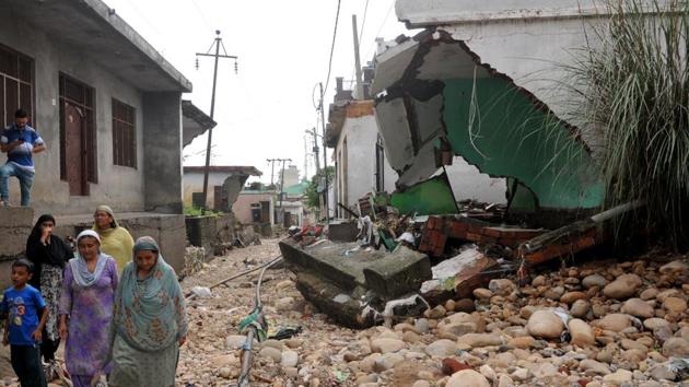The deceased were identified as Nim Dorje Tamang, 33, his wife Prem Diki Tamang, 29, and son Nihal, 4. (Nitin Kanotra / HT Photo (Image for representational purpose)) The deceased were identified as Nim Dorje Tamang, 33, his wife Prem Diki Tamang, 29, and son Nihal, 4. (Nitin Kanotra / HT Photo (Image for representational purpose))