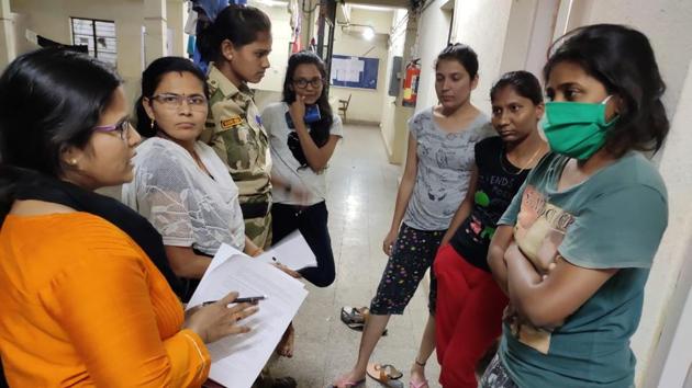 Instructions regarding preventive measures is been given to students residing at SPPU hostel. (HT/PHOTO) Instructions regarding preventive measures is been given to students residing at SPPU hostel. (HT/PHOTO)