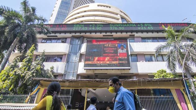 A man walks wearing a mask next to the Bombay stock exchange building at Fort in Mumbai. (Pratik Chorge/HT Photo) A man walks wearing a mask next to the Bombay stock exchange building at Fort in Mumbai. (Pratik Chorge/HT Photo)