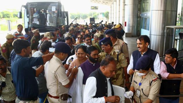 Congress MLAs from Madhya Pradesh depart from Jaipur towards Bhopal, from Sanganer Airport, in Jaipur, Rajasthan, India, on Sunday, March 15, 2020. (Prabhakar Sharma / HT Photo) Congress MLAs from Madhya Pradesh depart from Jaipur towards Bhopal, from Sanganer Airport, in Jaipur, Rajasthan, India, on Sunday, March 15, 2020. (Prabhakar Sharma / HT Photo)