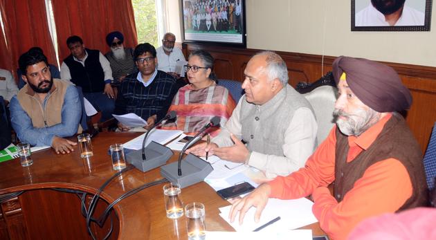 Mayor Sanjeev Sharma Bittu (2L) addressing the General House during a special meeting held for passing the budget for next fiscal at MC office in Patiala on Monday. (Bharat Bhushan/HT) Mayor Sanjeev Sharma Bittu (2L) addressing the General House during a special meeting held for passing the budget for next fiscal at MC office in Patiala on Monday. (Bharat Bhushan/HT)