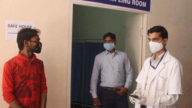 Senior superintendent of police, Haridwar, Senthil Avoodai K Raj said the suspect was admitted in a government hospital in Roorkee and was kept under observation in its isolation ward. (Yogendra Kumar/HT Photo (Image for representational purpose)) Senior superintendent of police, Haridwar, Senthil Avoodai K Raj said the suspect was admitted in a government hospital in Roorkee and was kept under observation in its isolation ward. (Yogendra Kumar/HT Photo (Image for representational purpose))