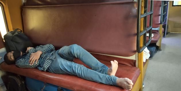 A passenger sleeping without a blanket in Malwa Express that arrived at city railway station on Monday noon. (Gurpreet Singh/HT) A passenger sleeping without a blanket in Malwa Express that arrived at city railway station on Monday noon. (Gurpreet Singh/HT)
