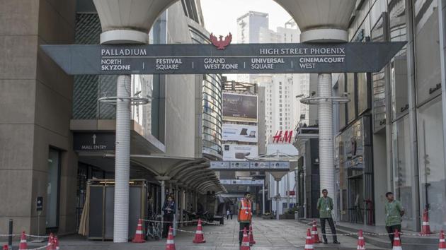 The Phoenix Mall remains shut due to Coronavirus at Lowerparel in Mumbai, , Sunday, March 15, 2020. (Pratik Chorge/HT Photo) The Phoenix Mall remains shut due to Coronavirus at Lowerparel in Mumbai, , Sunday, March 15, 2020. (Pratik Chorge/HT Photo)