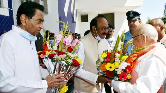 Madhya Pradesh Governor Lalji Tandon being welcomed by Speaker of State Assembly NP Prajapati and Chief Minister Kamal Nath on his arrival during a budget session, in Bhopal. (ANI)