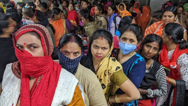 People cover their faces with mask and cloths to prevent themselves from coronavirus infection at New Delhi’s Safdarjung hospital during OPD hours, 16th March, 2020.(Biplov Bhuyan / HT Photo)