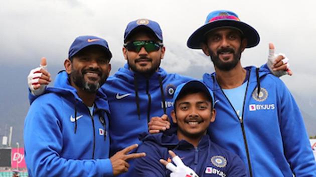 Batsmen Manish Pandey and Prithvi Shaw were pictured smiling along with batting coach Vikram Rathour (R) and fielding coach R Sridhar (L).(BCCI/ Twitter)