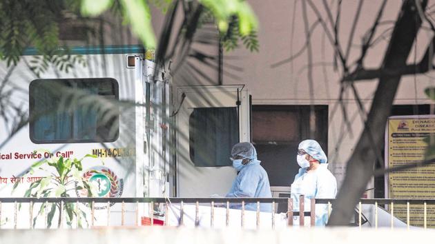 Medical staff at Naidu hospital premise on Monday. (Pratham Gokhale/HT Photo) Medical staff at Naidu hospital premise on Monday. (Pratham Gokhale/HT Photo)