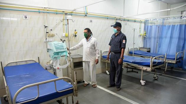 A medical professional and security person wearing mask in view of coronavirus pandemic seen inside an isolation ward of NMMC hospital, in Navi Mumbai, Saturday, March 14, 2020.(PTI / Representational Photo) A medical professional and security person wearing mask in view of coronavirus pandemic seen inside an isolation ward of NMMC hospital, in Navi Mumbai, Saturday, March 14, 2020.(PTI / Representational Photo)