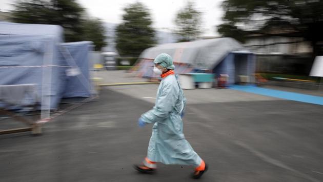 Italian doctors say that so many elderly COVID-19 patients are showing up , they can’t take a chance on those with a slim hope of recovery. Grasselli told Reuters he believed that, so far, all patients with a reasonable chance of recovering had been treated. But added that this approach is under strain. “Previously, for some people we would have said, ‘let’s give them a chance for a few days.’ Now we have to be more stringent.” (Luca Bruno / AP) Italian doctors say that so many elderly COVID-19 patients are showing up , they can’t take a chance on those with a slim hope of recovery. Grasselli told Reuters he believed that, so far, all patients with a reasonable chance of recovering had been treated. But added that this approach is under strain. “Previously, for some people we would have said, ‘let’s give them a chance for a few days.’ Now we have to be more stringent.” (Luca Bruno / AP)