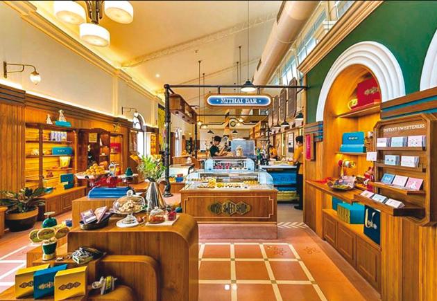 Bombay Sweet Shop in Byculla is a place where you can eat delicious mithai while watching it being made! Bombay Sweet Shop in Byculla is a place where you can eat delicious mithai while watching it being made!