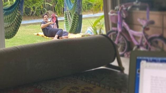 Twinkle Khanna watches Akshay Kumar and Nitara from a distance. Twinkle Khanna watches Akshay Kumar and Nitara from a distance.
