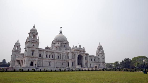 The Victoria Memorial monument seen deserted after the government heightened measures for coronavirus prevention in Kolkata. An 18-year-old man, who recently returned from England, tested positive for the novel coronavirus on Tuesday, making it the first confirmed case in West Bengal. (Rupak De Chowdhuri / REUTERS)