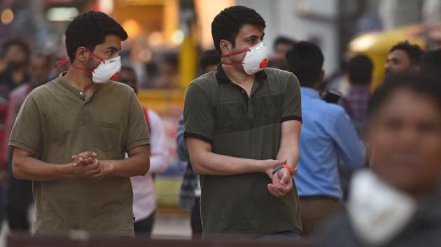 People seen wearing protective masks as precautionary measure following multiple positive cases of coronavirus in India.(Sanchit Khanna/HT photo)