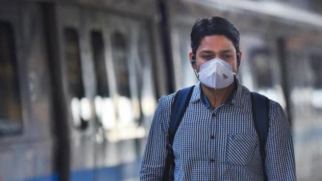 Commuters wearing masks as a precautionary measure following cases of coronavirus in the country.(Raj K Raj/HT PHOTO)