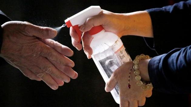 FACT: Hand dryers are not effective against COVID-19, but frequently cleaning one’s hands with an alcohol-based hand rub, or washing them with soap and water is. Clean hands should be dried thoroughly with a clean towel or air dryer. (Ann Wang / REUTERS) FACT: Hand dryers are not effective against COVID-19, but frequently cleaning one’s hands with an alcohol-based hand rub, or washing them with soap and water is. Clean hands should be dried thoroughly with a clean towel or air dryer. (Ann Wang / REUTERS)