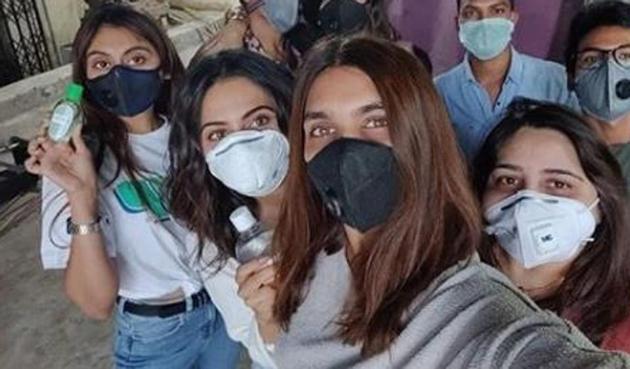 Rakul Preet Singh shared a picture where she is posing with a group of people and everyone is wearing masks and holding sanitizers. Rakul Preet Singh shared a picture where she is posing with a group of people and everyone is wearing masks and holding sanitizers.