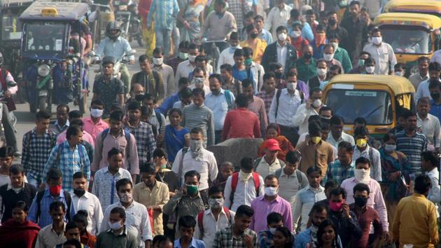 Almost five of every nine (55%) employed respondents said the outbreak posed a high or very high threat to their jobs or businesses. (Yogendra Kumar/HT photo for representation) Almost five of every nine (55%) employed respondents said the outbreak posed a high or very high threat to their jobs or businesses. (Yogendra Kumar/HT photo for representation)