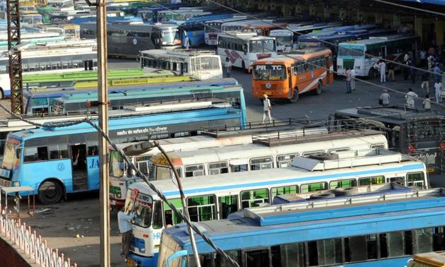 With increasing number of buses and parking space crunch at the present ISBT leading to frequent traffic congestion in the Royal City, a new ISBT in Patiala is the need of the hour, say residents.(HT FILE) With increasing number of buses and parking space crunch at the present ISBT leading to frequent traffic congestion in the Royal City, a new ISBT in Patiala is the need of the hour, say residents.(HT FILE)